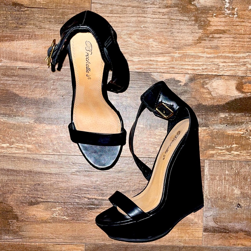 Like new sexy black wedges